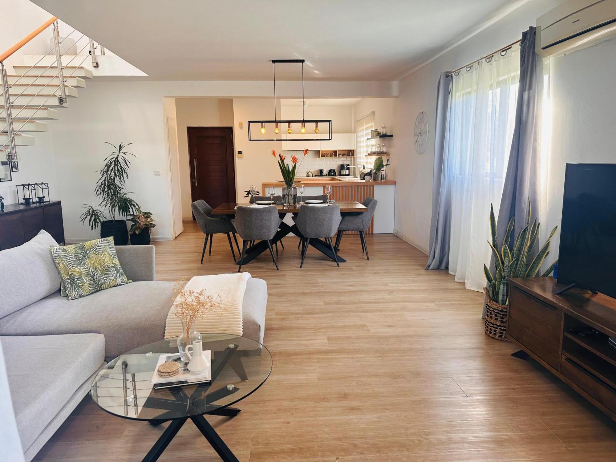 Modern Villa In Grand Bay - Short Walk To Beach Екстер'єр фото