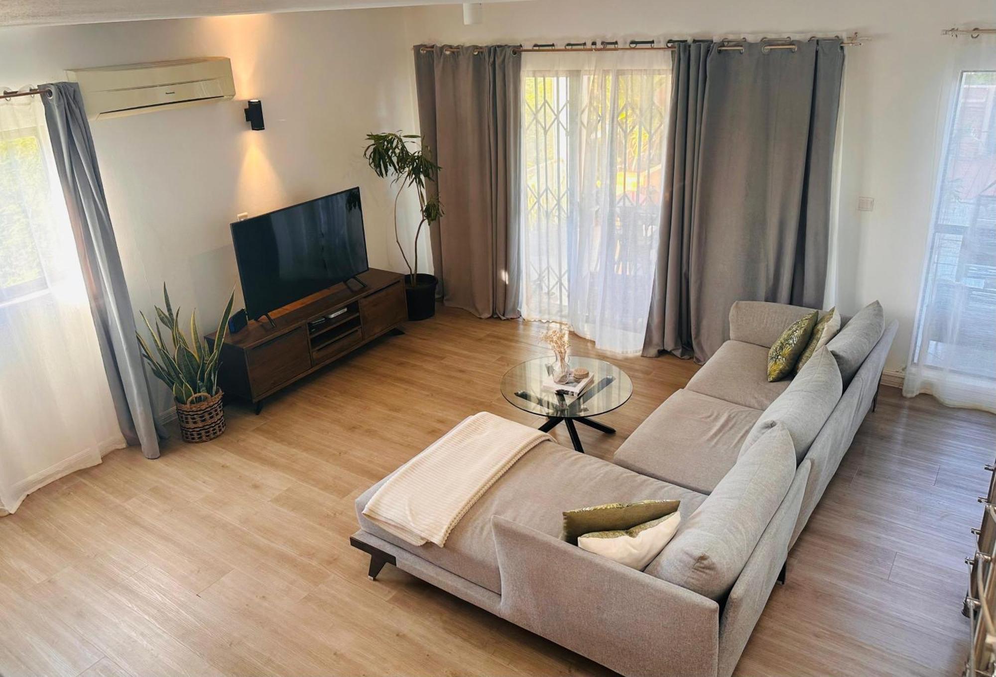Modern Villa In Grand Bay - Short Walk To Beach Екстер'єр фото